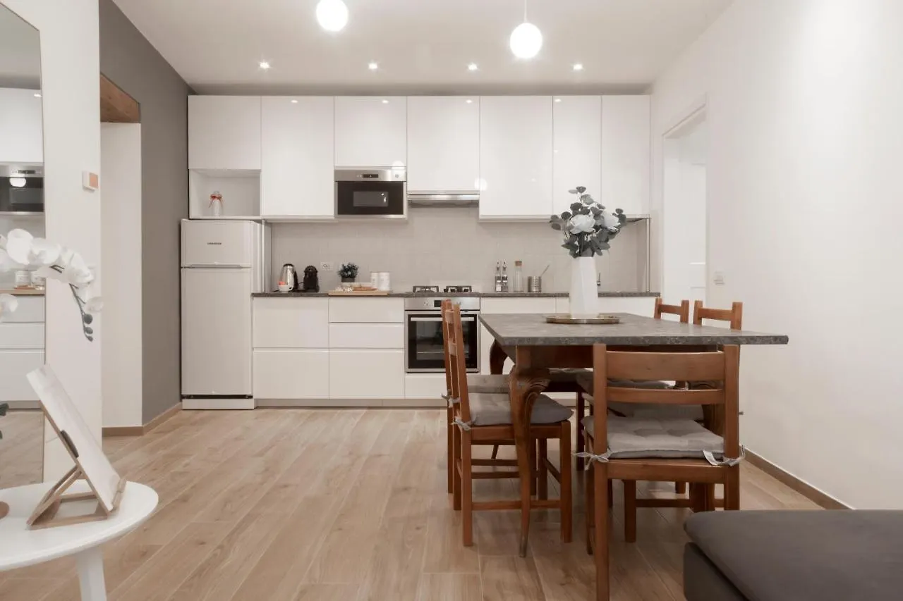 Brilla Marvelous Apartment In The Center Bergamo Italia